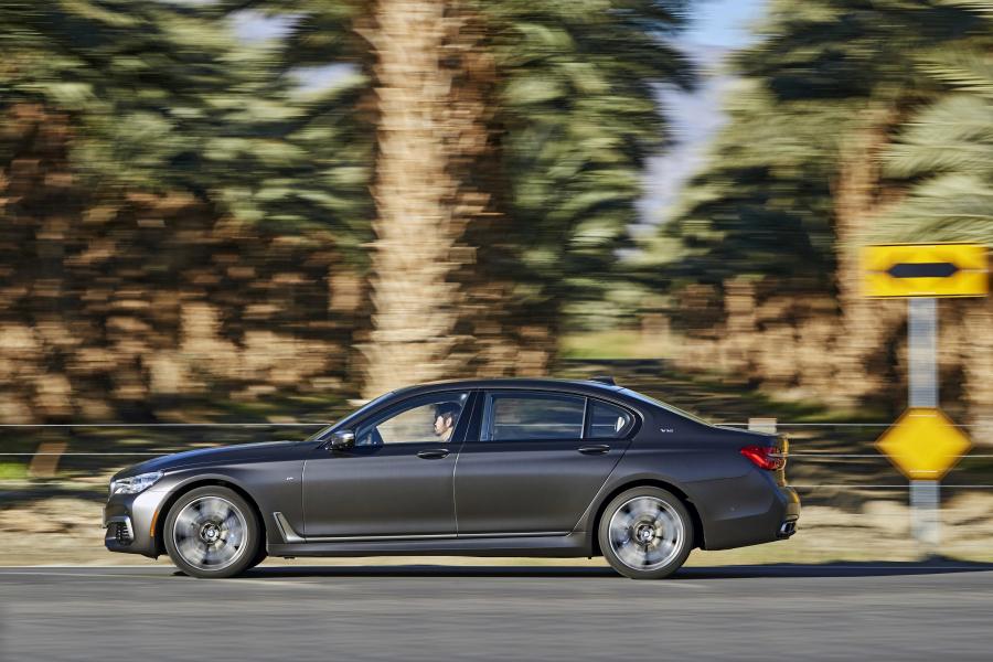  BMW M760i xDrive 2017 года  (NA) (фото 32 из 154)